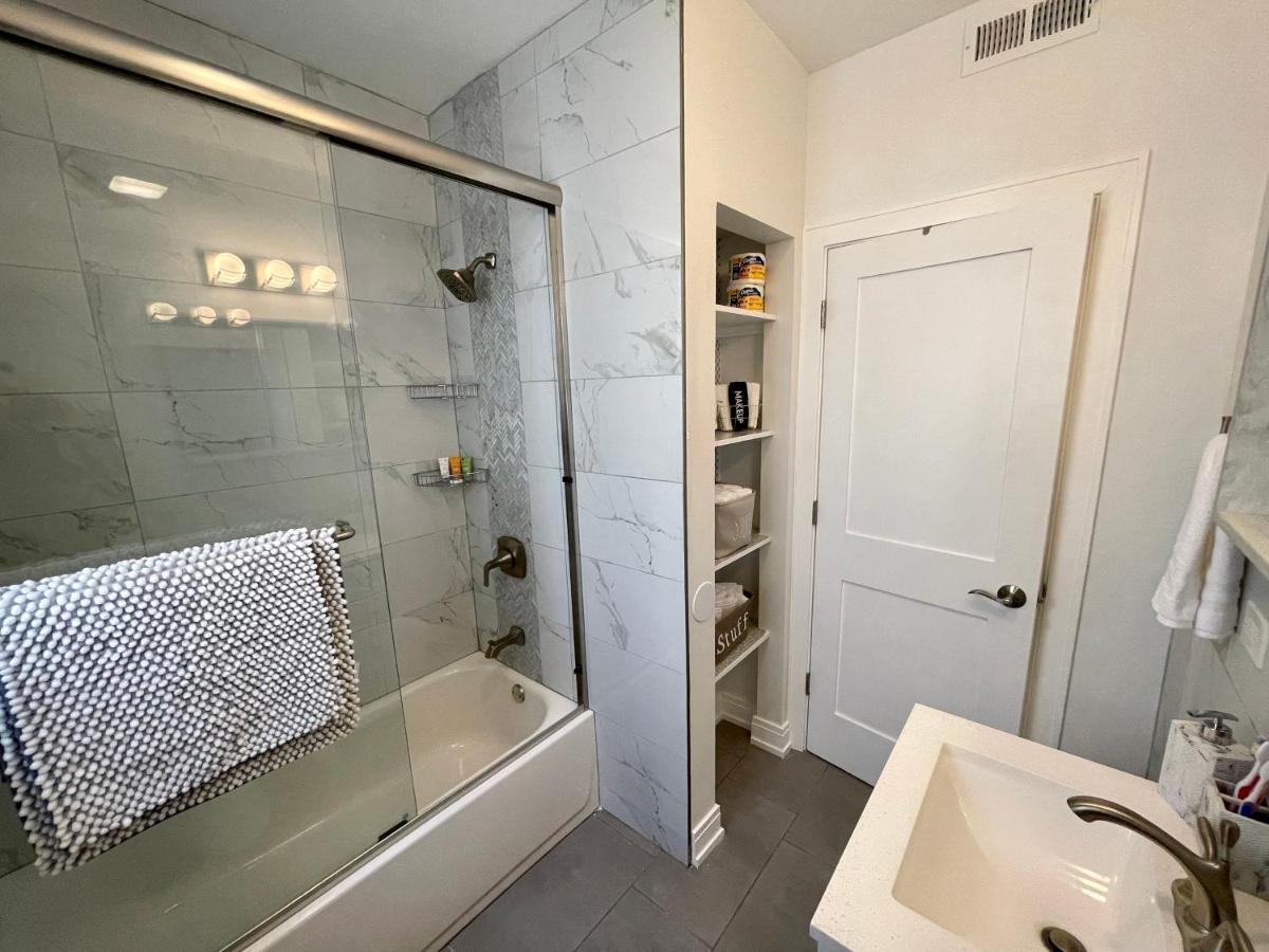 The Blue Golden Luxury Modern 3- Bedroom Apartment In Chicago Exteriér fotografie